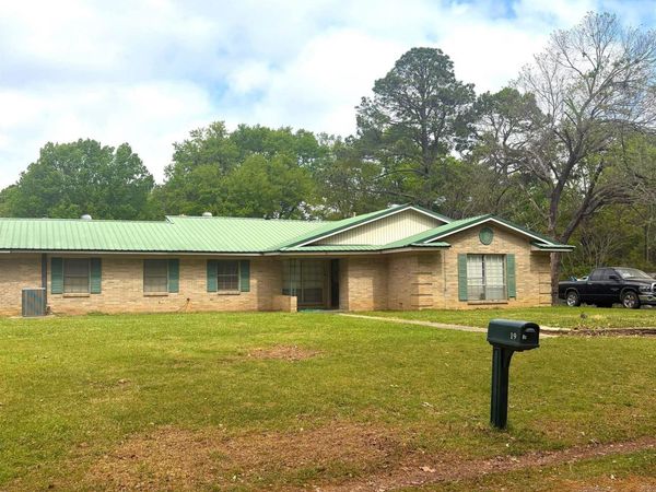 19 N Valley Drive, Texarkana, AR 71854