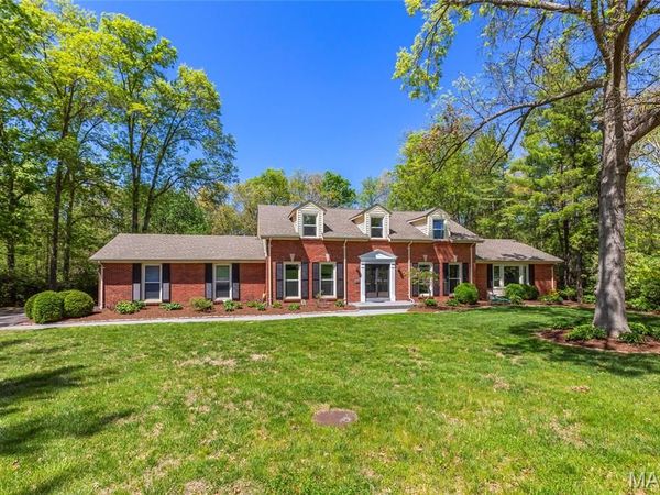 16 Williamsburg Road, Creve Coeur, MO 63141