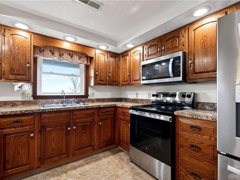 7988 McCool Road, Franklin Township, OH 45331 Photo 8