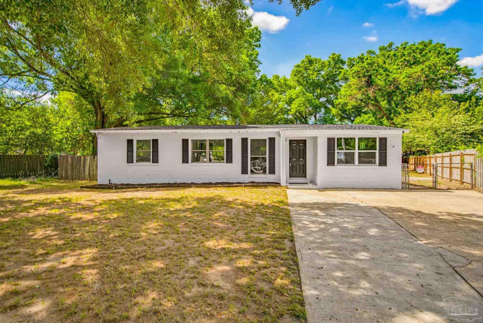 5535 Mayfair Cir, Pensacola, FL 32506 Main Photo