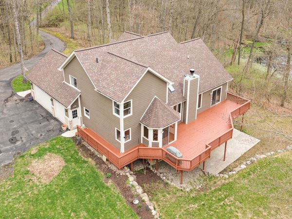 11460 Hearthside Drive, Pinckney, MI 48169