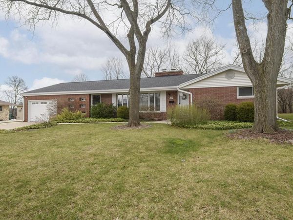 W160N8462 Donald COURT, Menomonee Falls, WI 53051