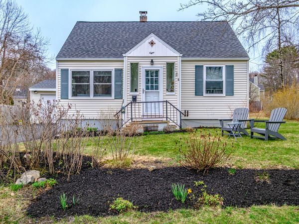 8 Meadow Way, Cape Elizabeth, ME 04107