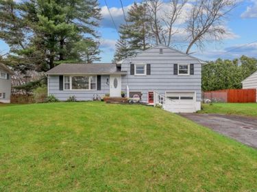 902 Leroy Road , Syracuse, NY 13212