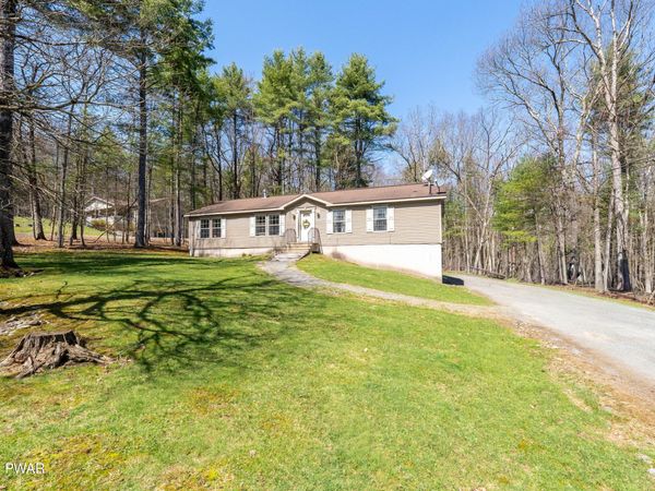 149 Eastwood Circle, Hawley, PA 18428