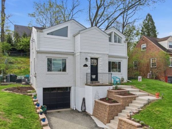 317 Newburn Dr , Pittsburgh, PA 15216