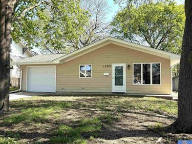 1209 Grant Street , Beatrice, NE 68310