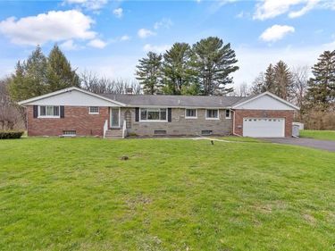 104 Tolbert Dr , Syracuse, NY 13212