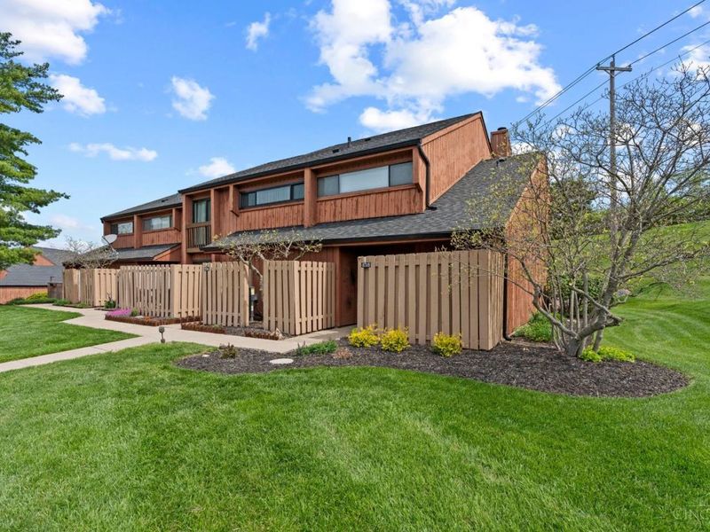 8318 Whisper Way, West Chester, OH 45069 Photo 2