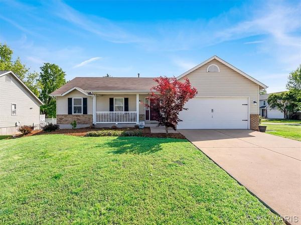 1 Questover Court, St Peters, MO 63376