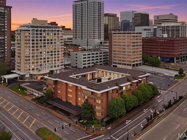 250 S Brentwood Boulevard, Unit 1B, Clayton, MO 63105