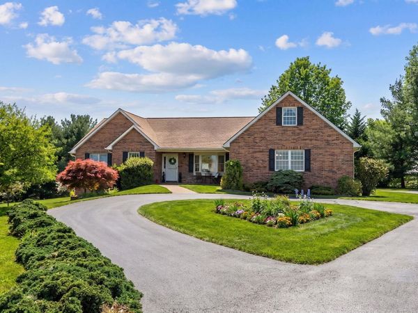 92 FIELDHAVEN DR, STAUNTON, VA 24401