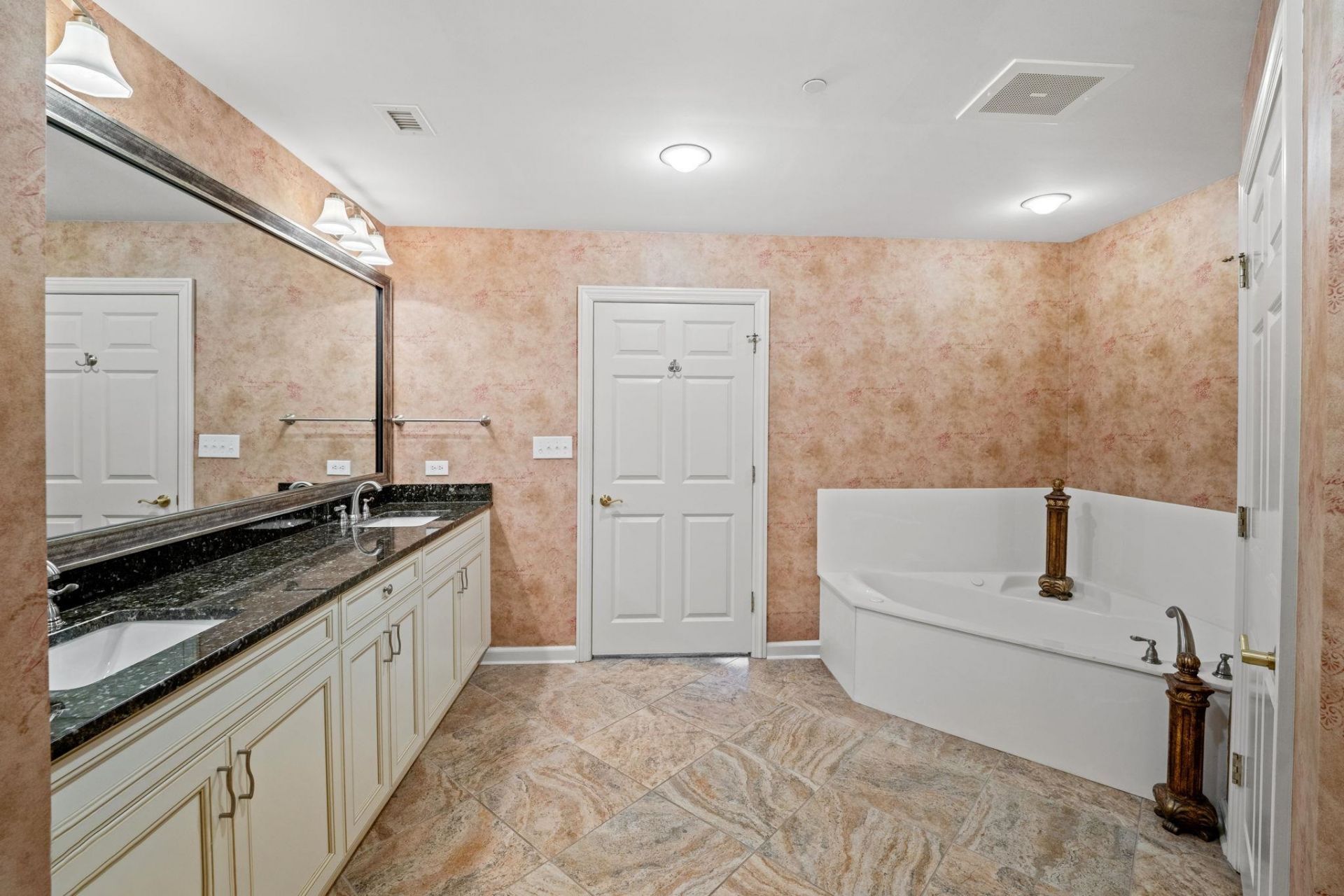 8500 Margate Circle Photo 26