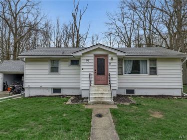 92 N Hartland Street , Middleport, NY 14105