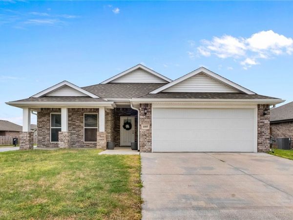 6005 NW Grant Street, Bentonville, AR 72713