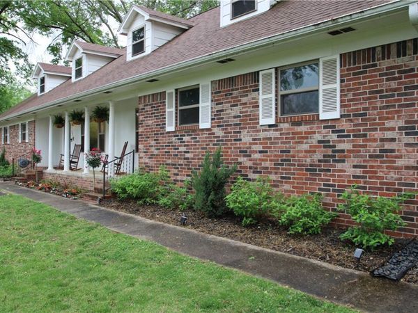 701 E Pleasant Vw, Rogers, AR 72756