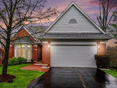 6426 Country Shire Lane, West Bloomfield Twp, MI 48323
