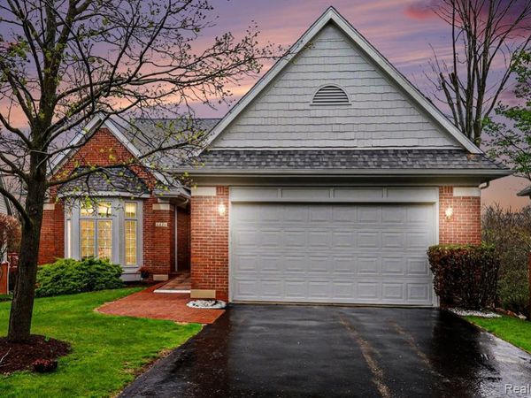 6426 Country Shire Lane, West Bloomfield Twp, MI 48323