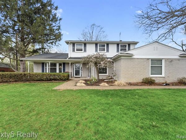 23577 W Newell Circle, Farmington Hills, MI 48336