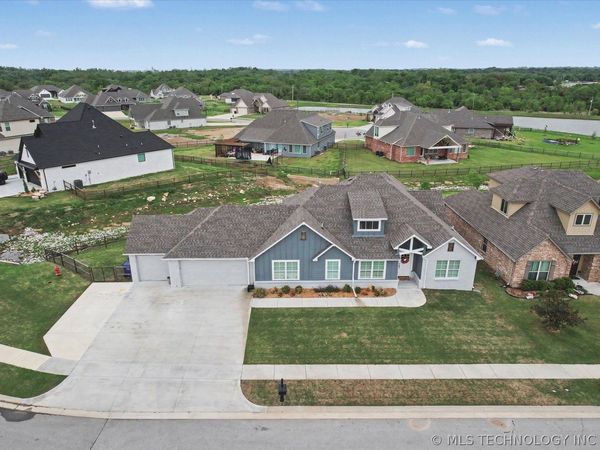 18977 E Ridgeline Road, Catoosa, OK 74015
