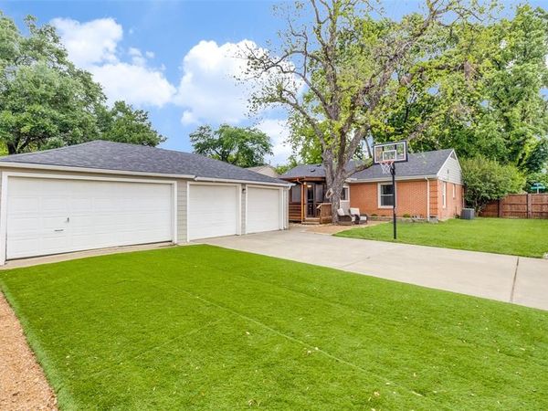 649 Northlake Drive, Dallas, TX 75218
