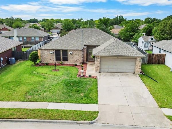 817 Amber Drive, Saginaw, TX 76179