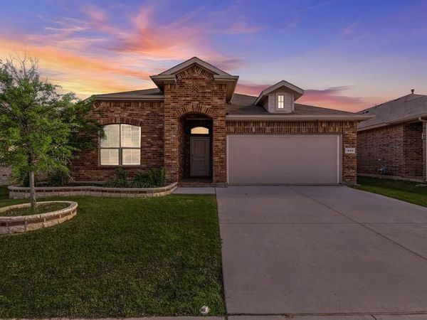 1044 Blackhorse Trail, Fort Worth, TX 76247