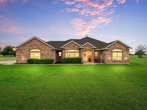 330 N Quail Run Drive, West, TX 76691