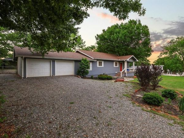 109 Arkansas Street, Pottsboro, TX 75076