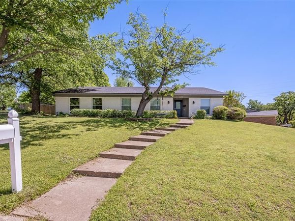 625 Caduceus Lane, Hurst, TX 76053