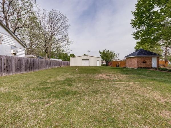 305 Buchanan Street, Whitesboro, TX 76273