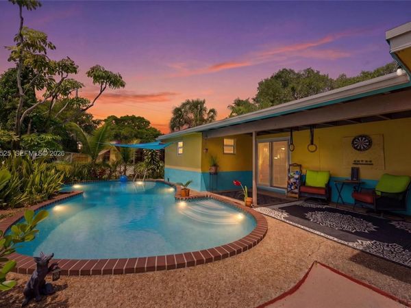 737 SW 2nd Ct , Hallandale Beach, FL 33009