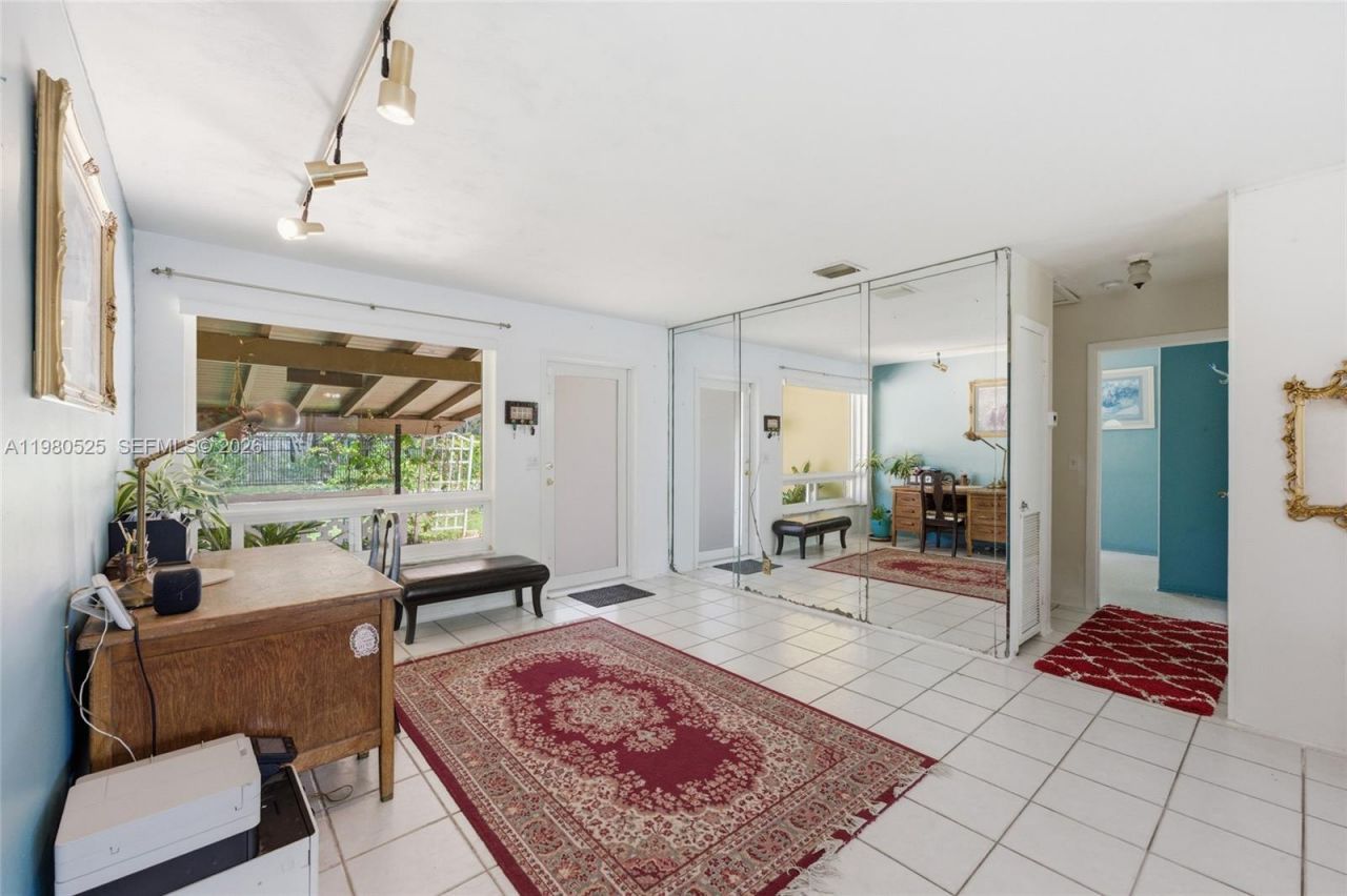 737 SW 2nd Ct, Hallandale Beach, FL 33009 Photo