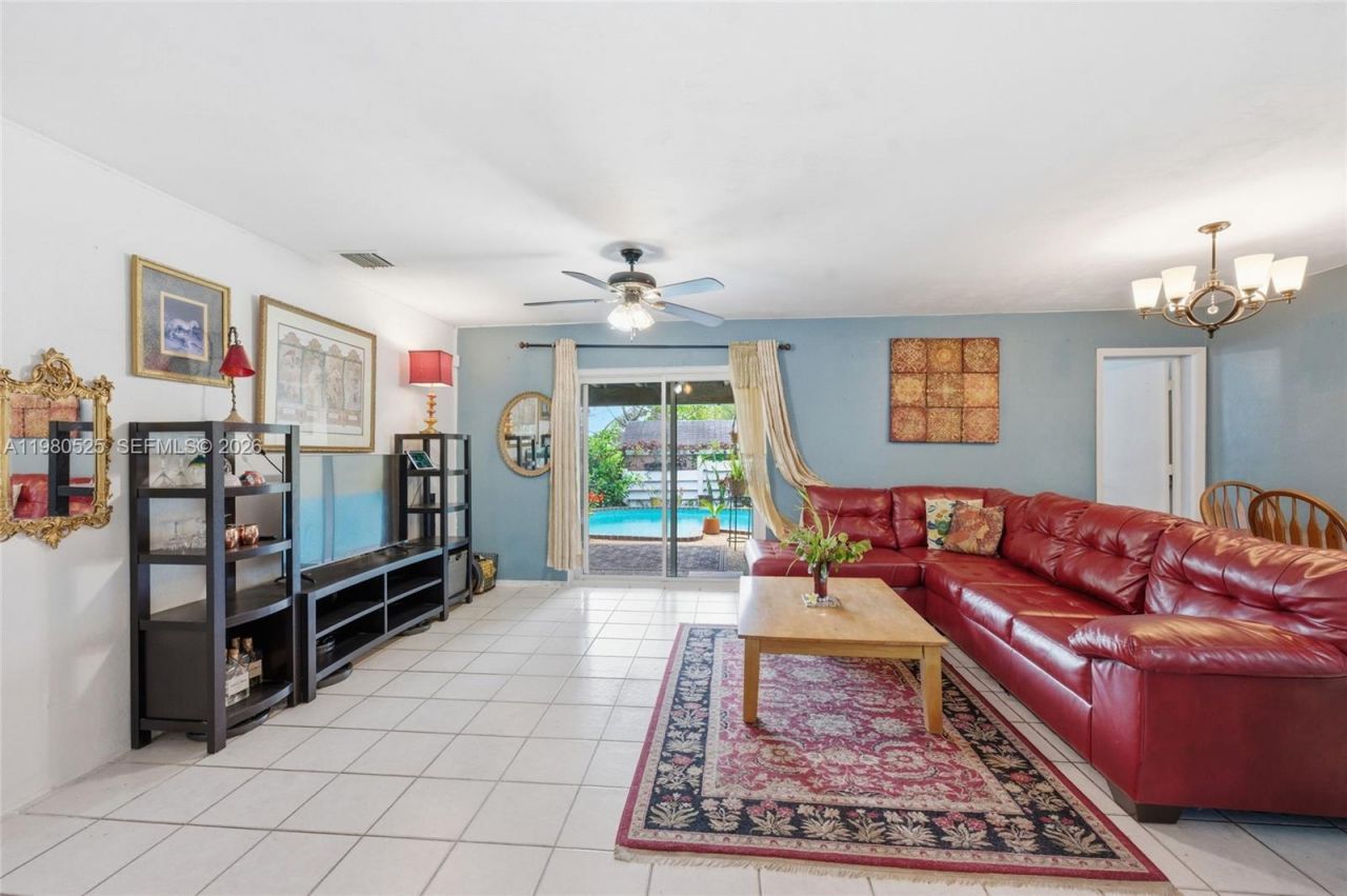 737 SW 2nd Ct, Hallandale Beach, FL 33009 Photo