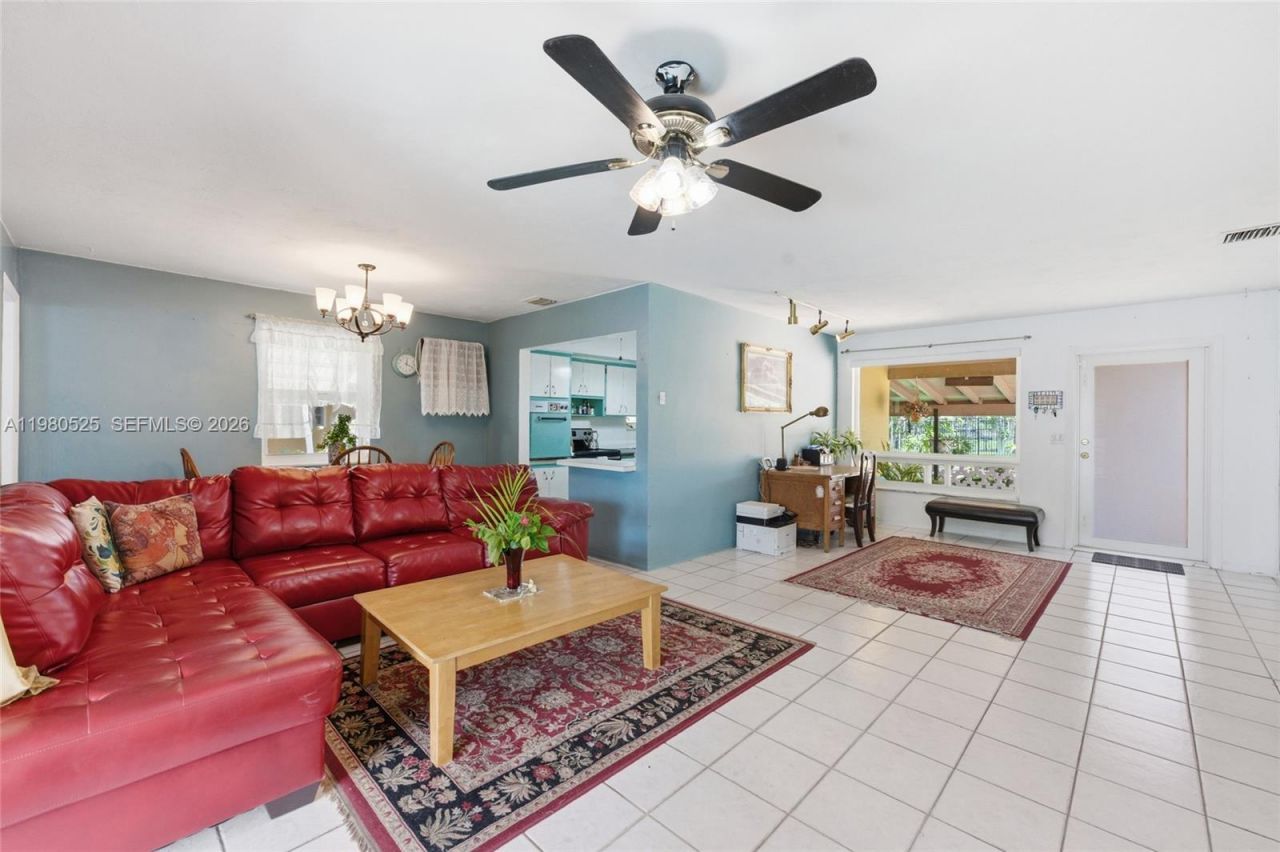 737 SW 2nd Ct, Hallandale Beach, FL 33009 Photo
