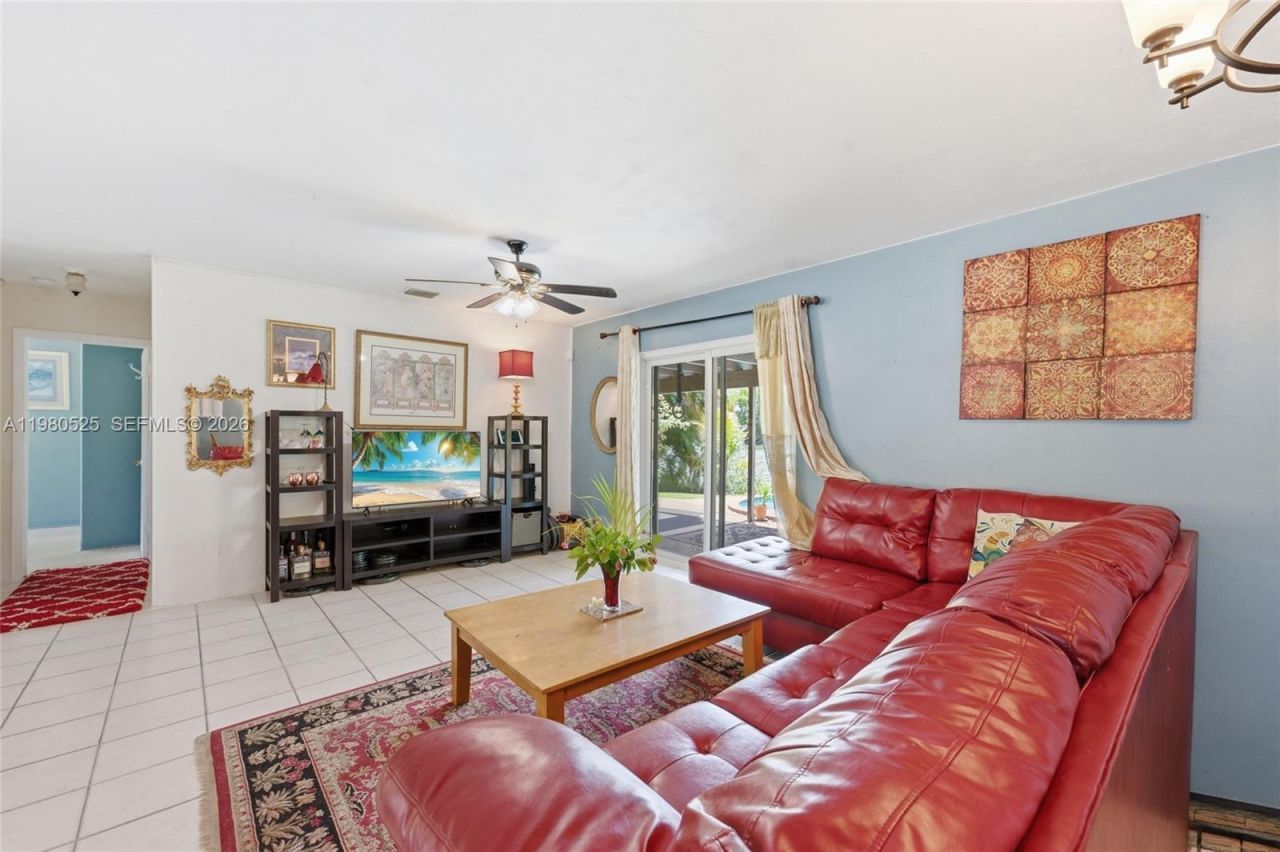 737 SW 2nd Ct, Hallandale Beach, FL 33009 Photo