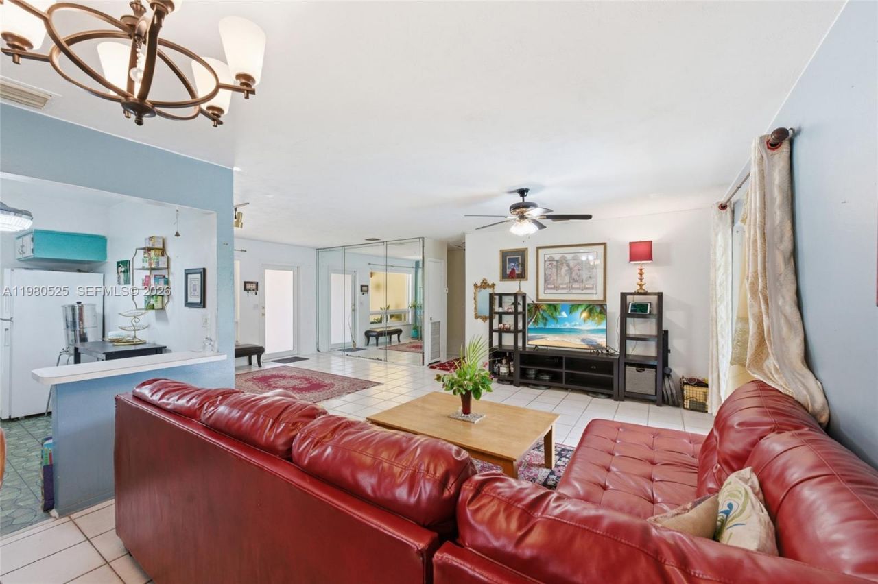 737 SW 2nd Ct, Hallandale Beach, FL 33009 Photo