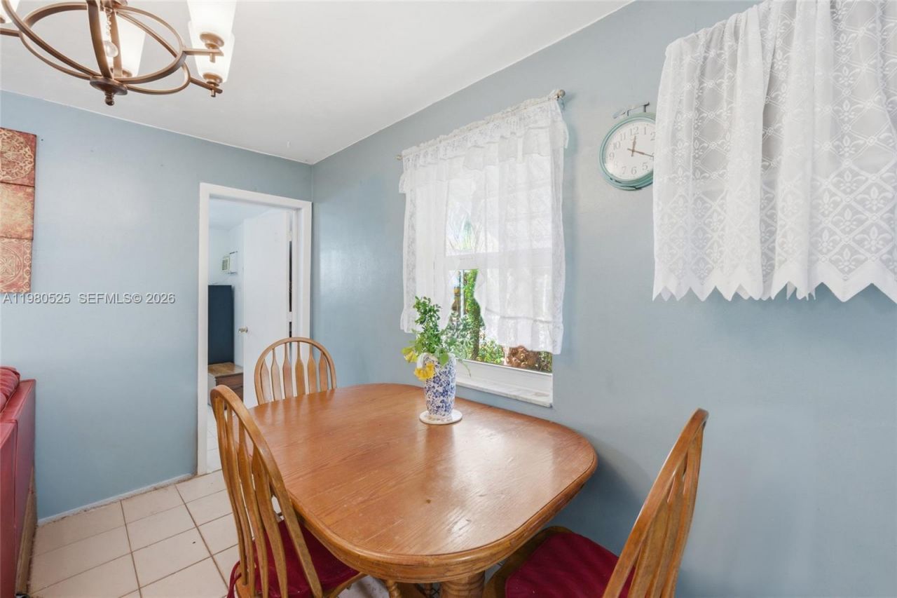 737 SW 2nd Ct, Hallandale Beach, FL 33009 Photo