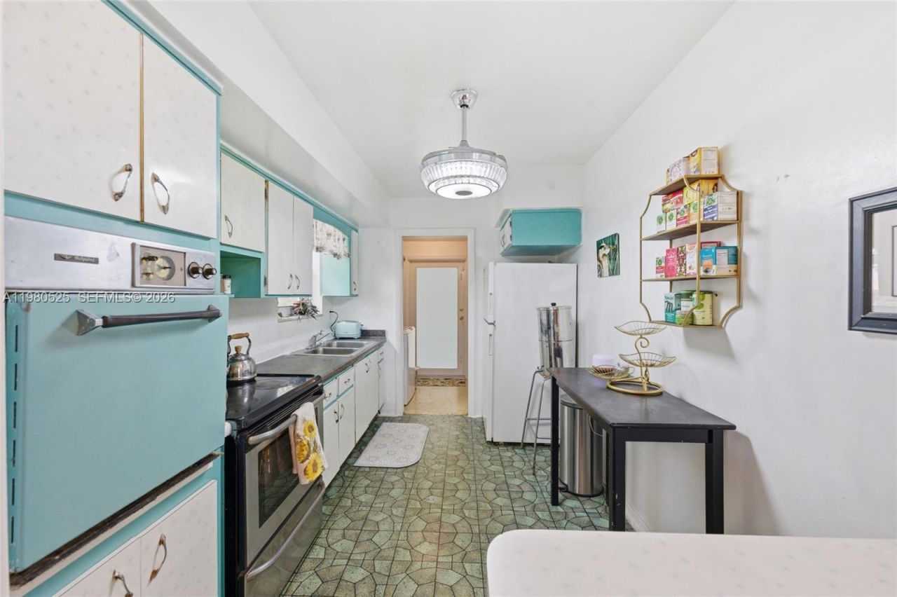 737 SW 2nd Ct, Hallandale Beach, FL 33009 Photo