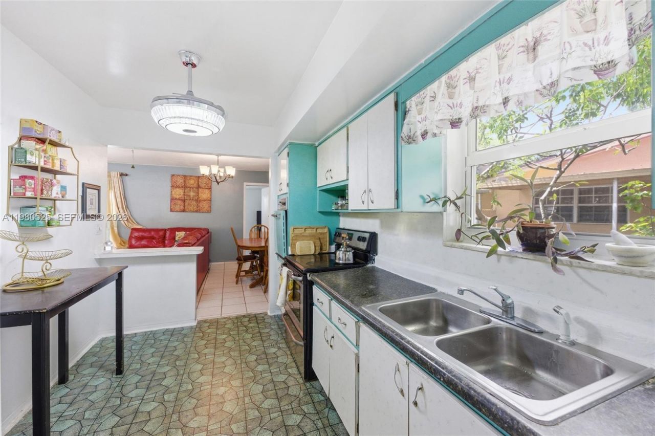 737 SW 2nd Ct, Hallandale Beach, FL 33009 Photo