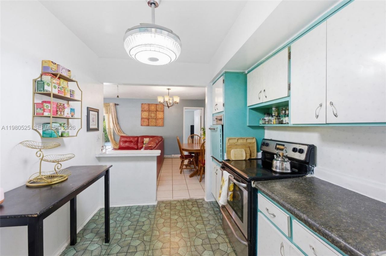 737 SW 2nd Ct, Hallandale Beach, FL 33009 Photo