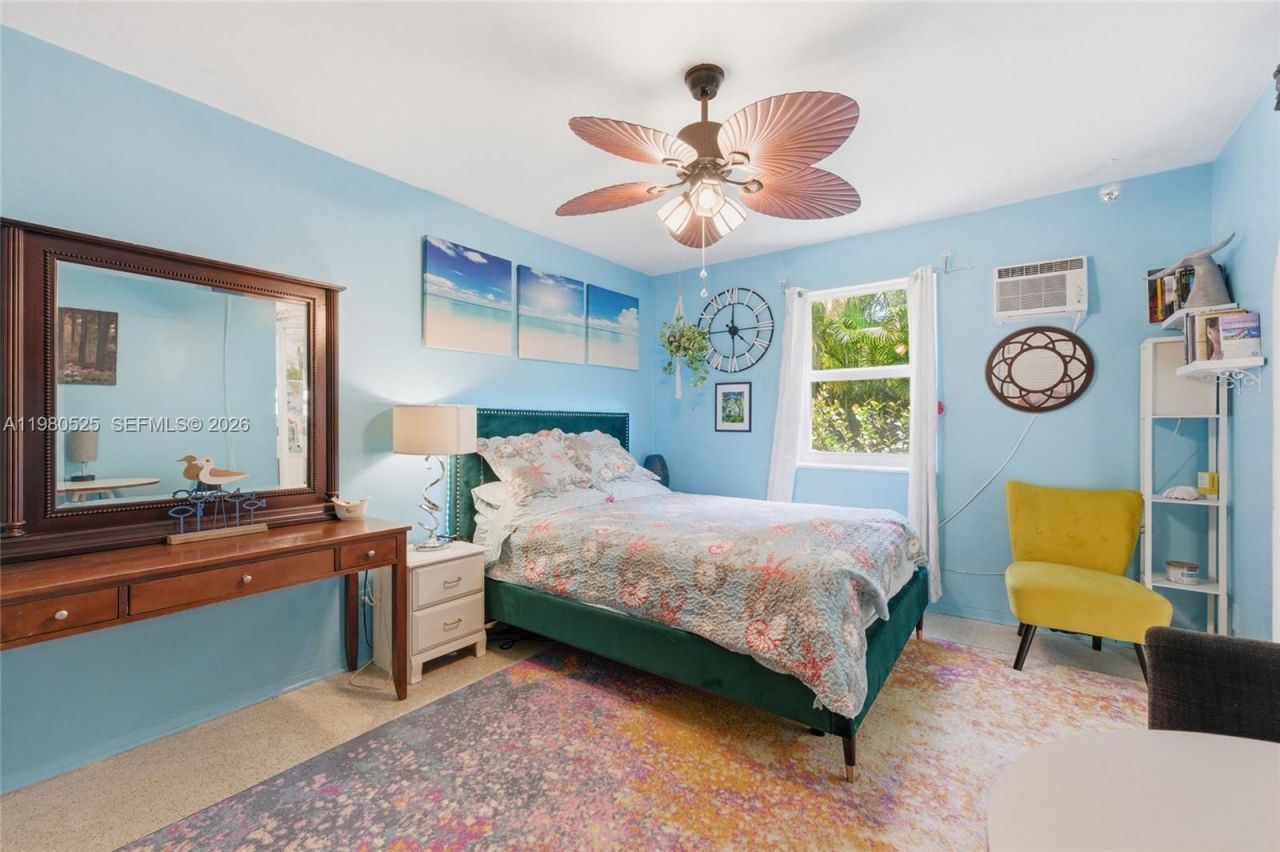 737 SW 2nd Ct, Hallandale Beach, FL 33009 Photo