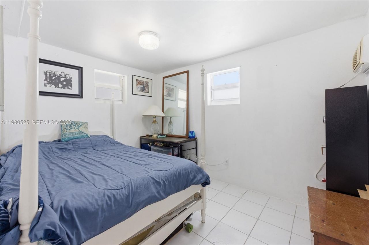 737 SW 2nd Ct, Hallandale Beach, FL 33009 Photo