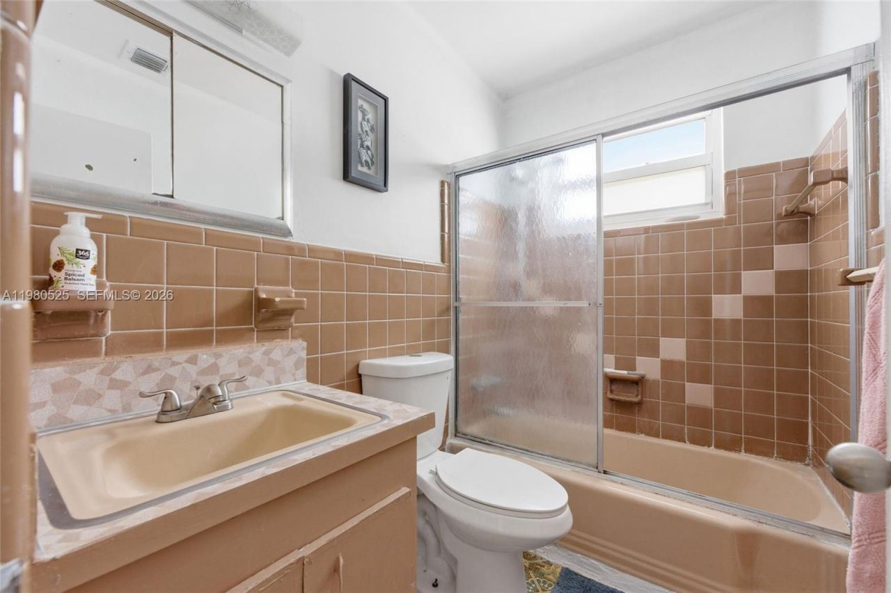 737 SW 2nd Ct, Hallandale Beach, FL 33009 Photo