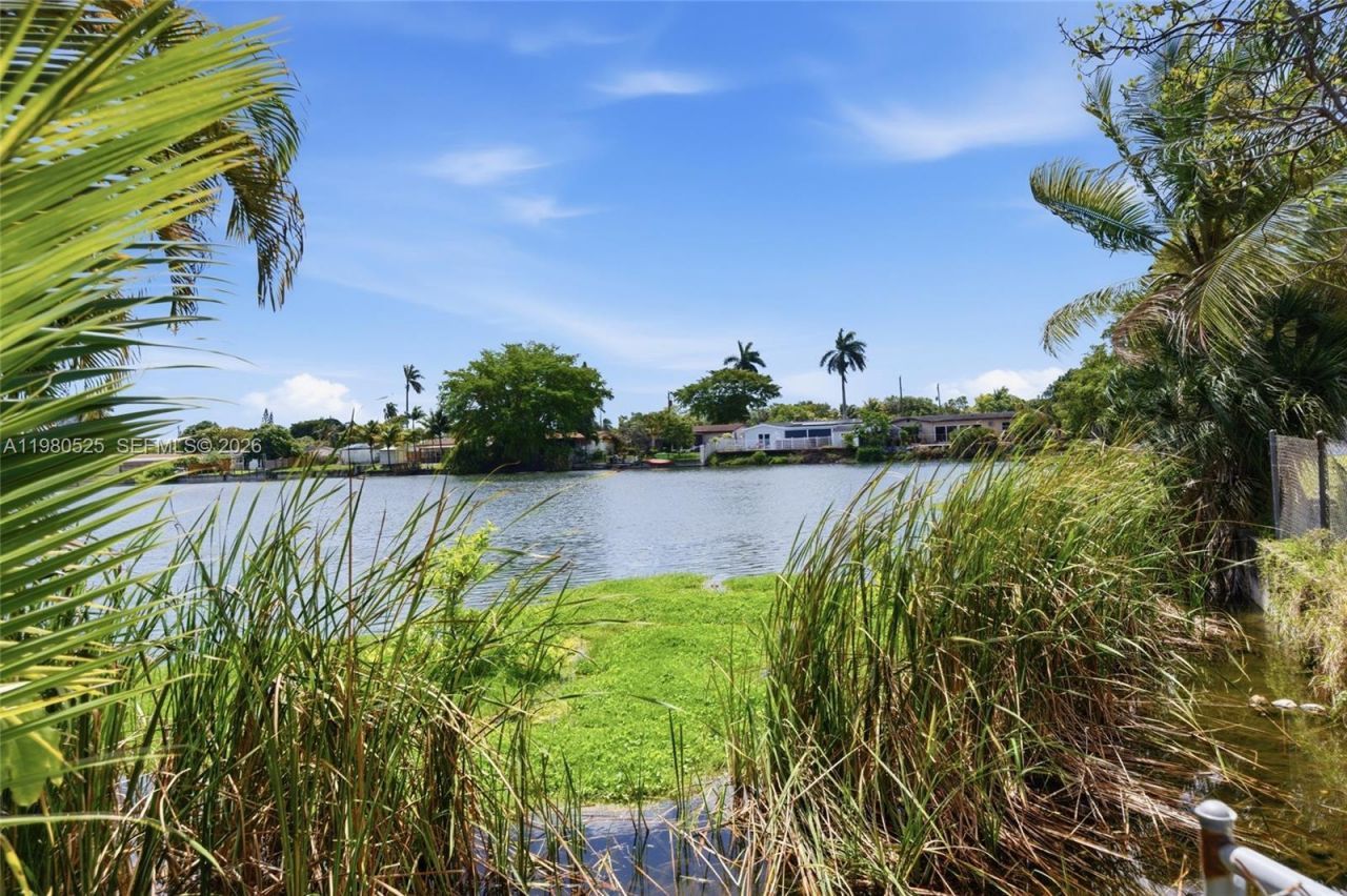 737 SW 2nd Ct, Hallandale Beach, FL 33009 Photo