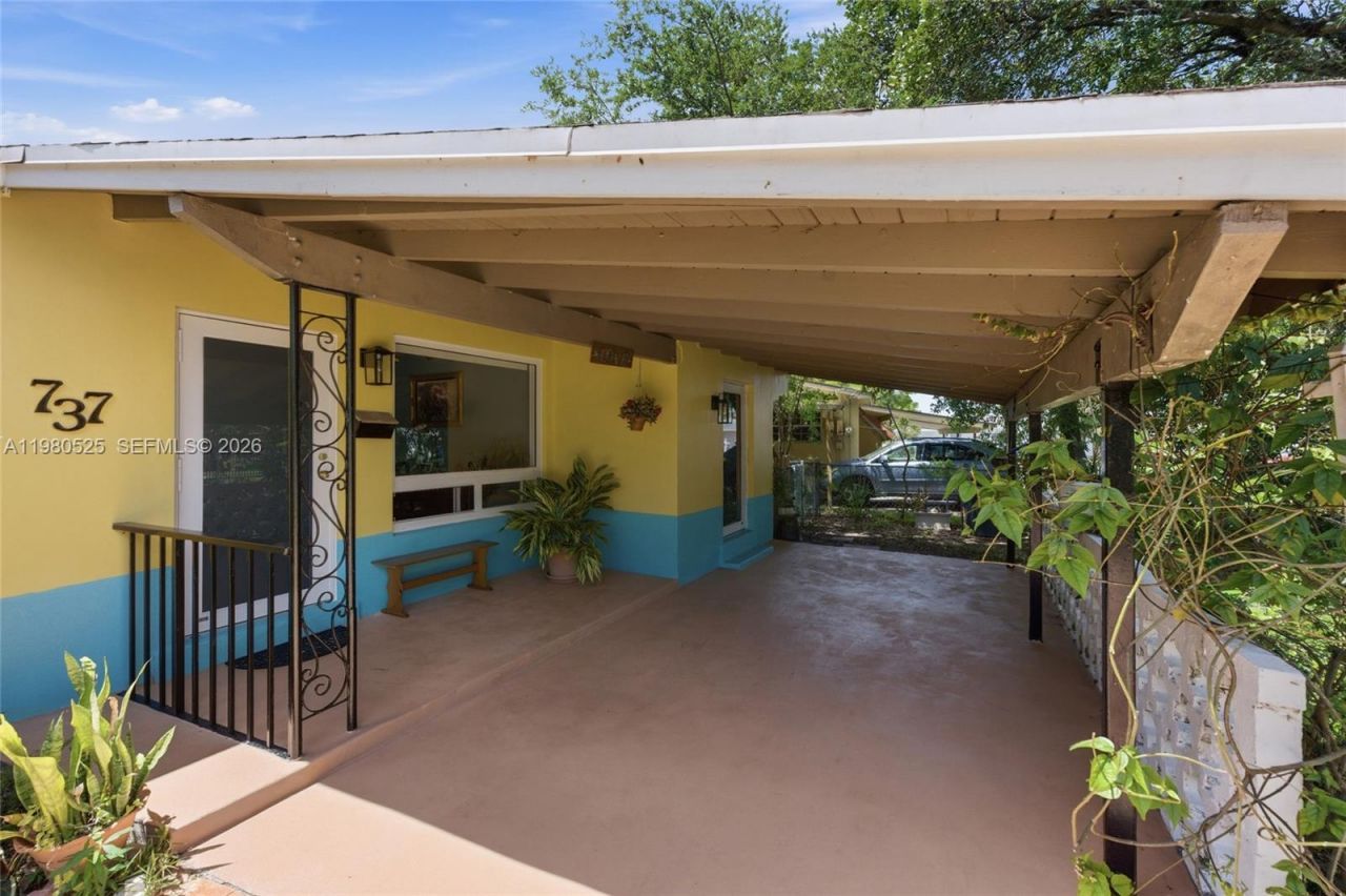 737 SW 2nd Ct, Hallandale Beach, FL 33009 Photo