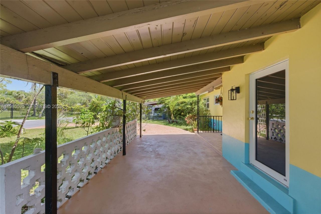 737 SW 2nd Ct, Hallandale Beach, FL 33009 Photo