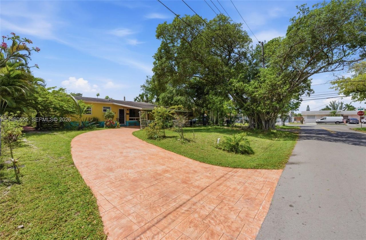 737 SW 2nd Ct, Hallandale Beach, FL 33009 Photo