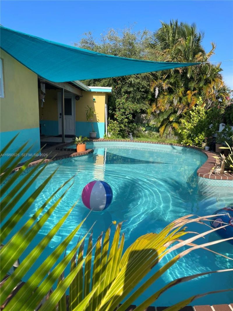 737 SW 2nd Ct, Hallandale Beach, FL 33009 Photo