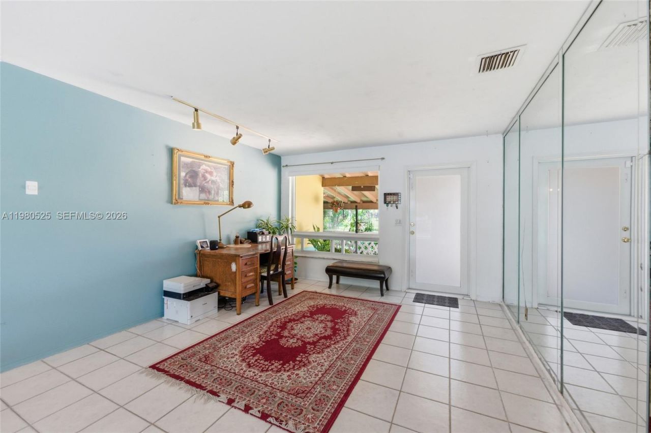 737 SW 2nd Ct, Hallandale Beach, FL 33009 Photo